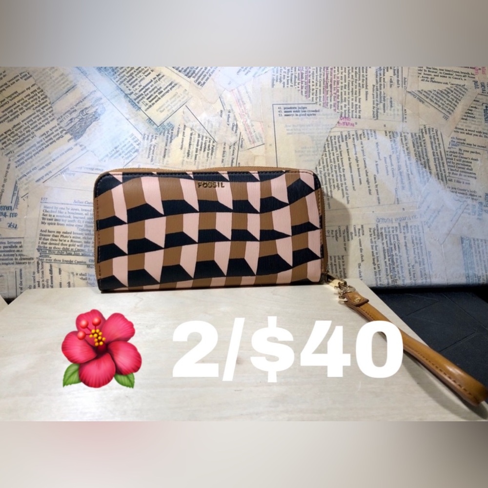 🌺 Fossil Sydney Single Zip Clutch
